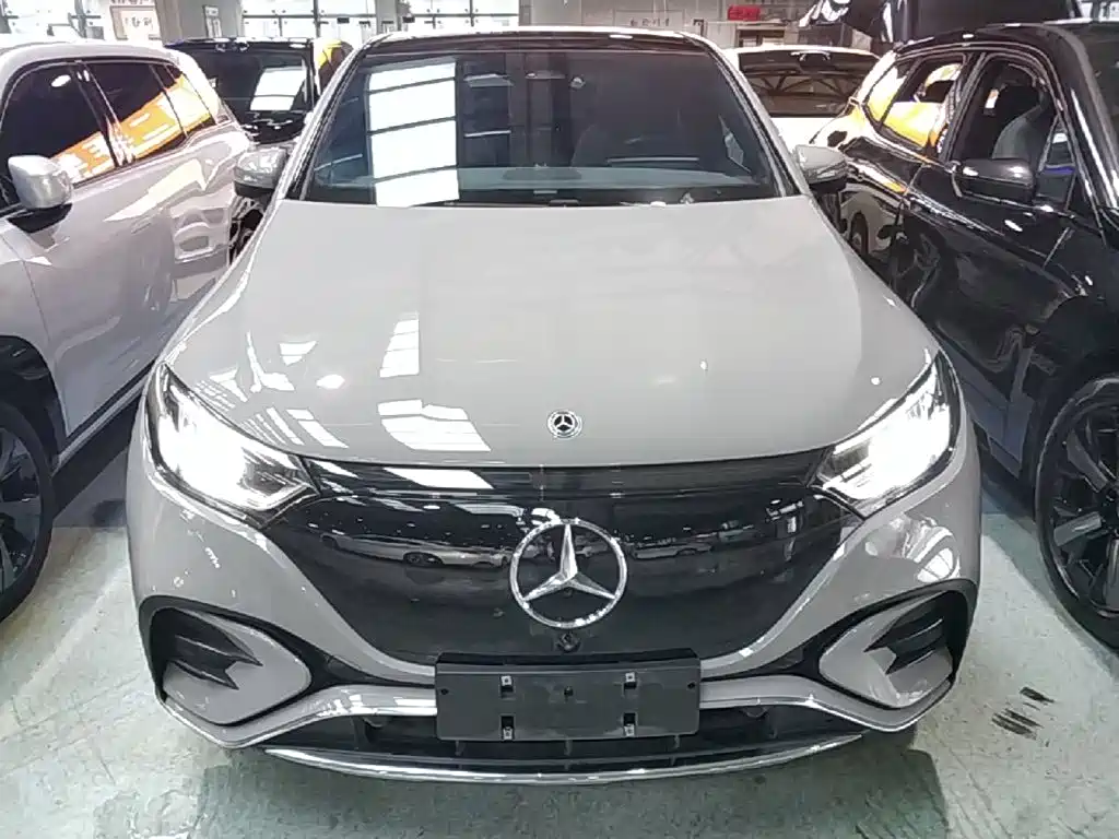 Mercedes-Benz EQE SUV — миниатюра 3