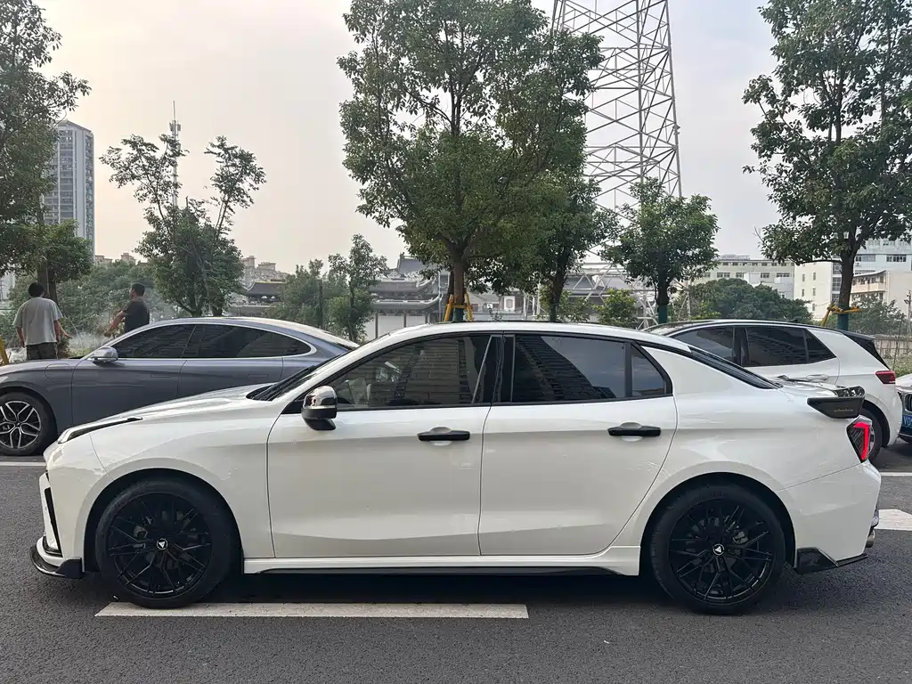 Lynk & Co 03 — миниатюра 3
