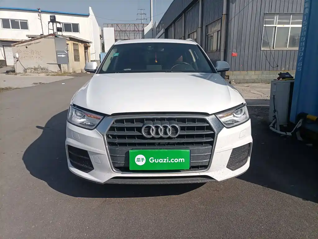AUDI  Q3