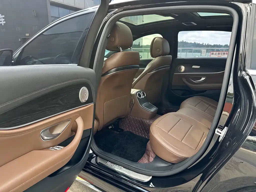 Mercedes-Benz E-Class — миниатюра 23