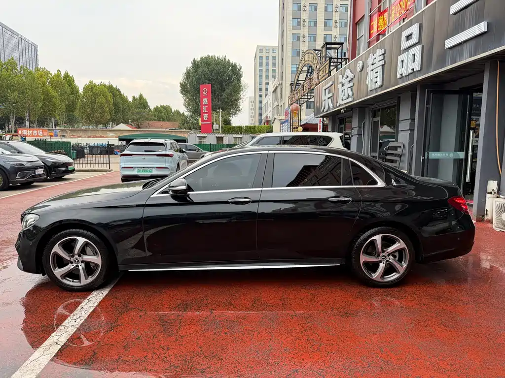 Mercedes-Benz E-Class — миниатюра 3