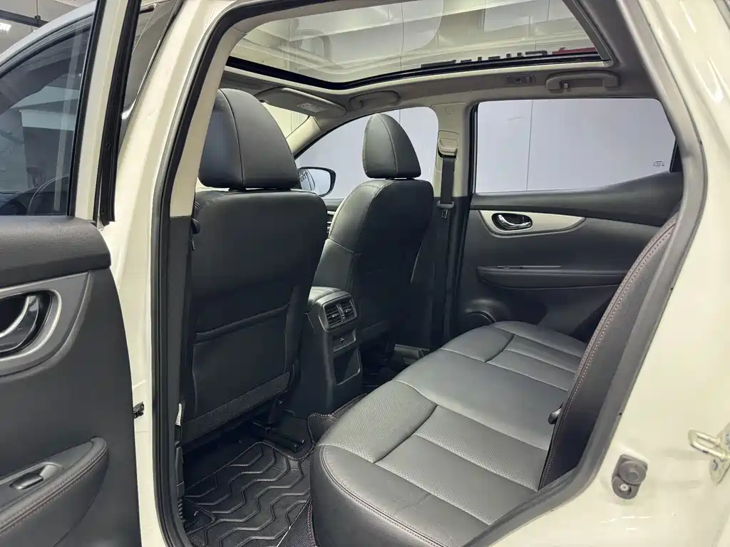 Nissan Qashqai — миниатюра 13