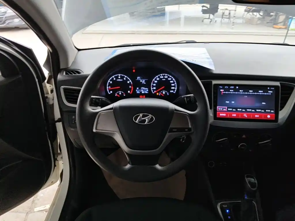 Hyundai Verna — миниатюра 11