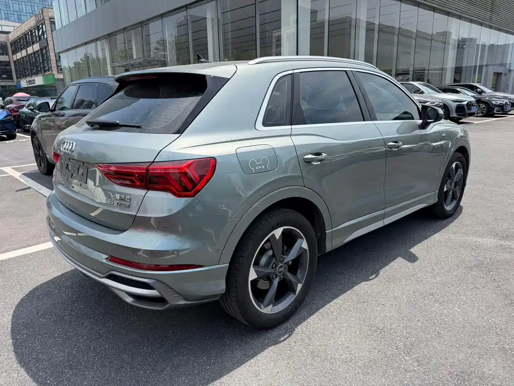 Audi Q3 2023 35 TFSI Fashion (1.4T)