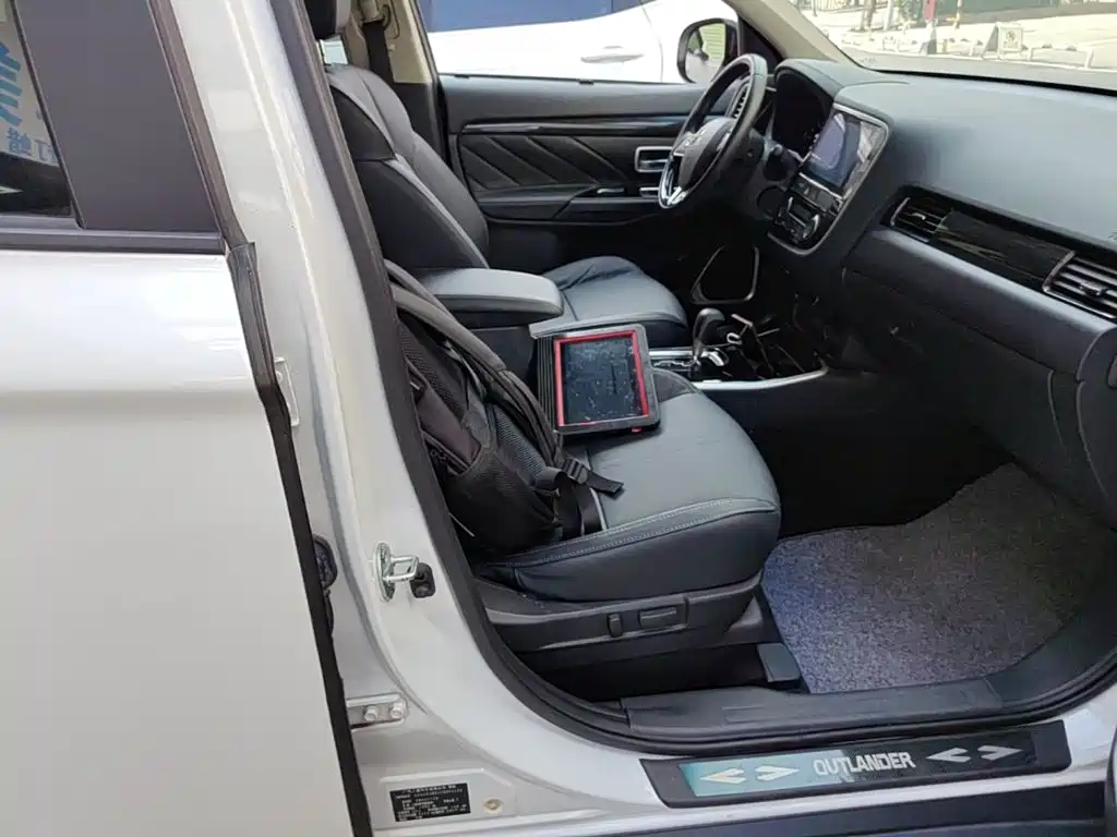 Mitsubishi Outlander — миниатюра 25