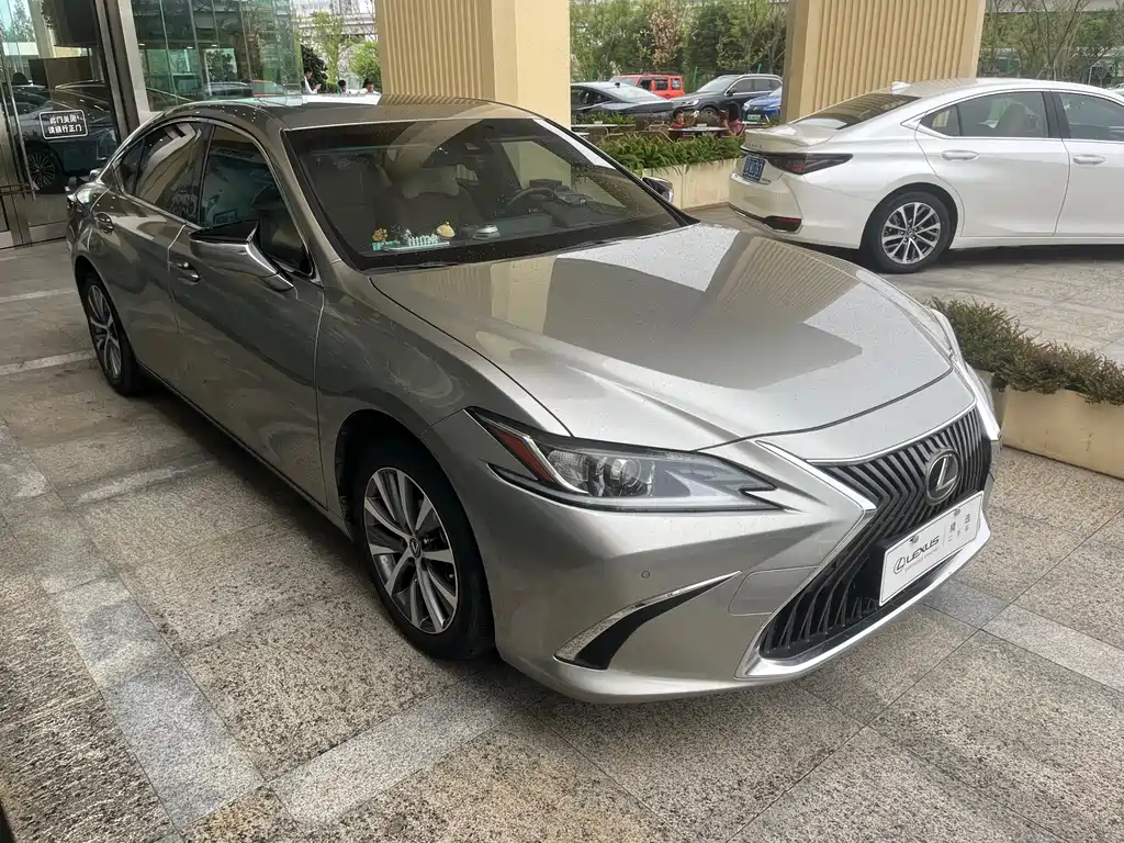 Lexus ES 2020 200
