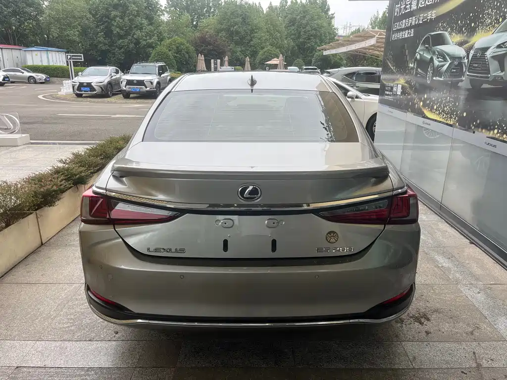 Lexus ES 2020 200
