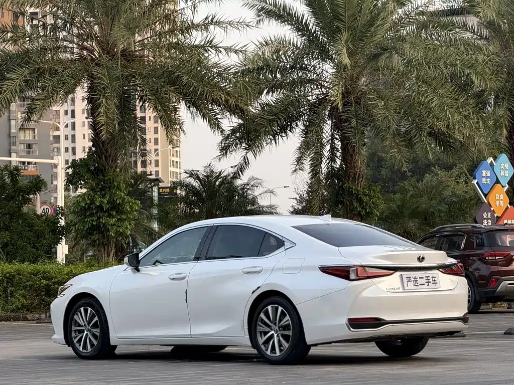 Lexus ES — миниатюра 7