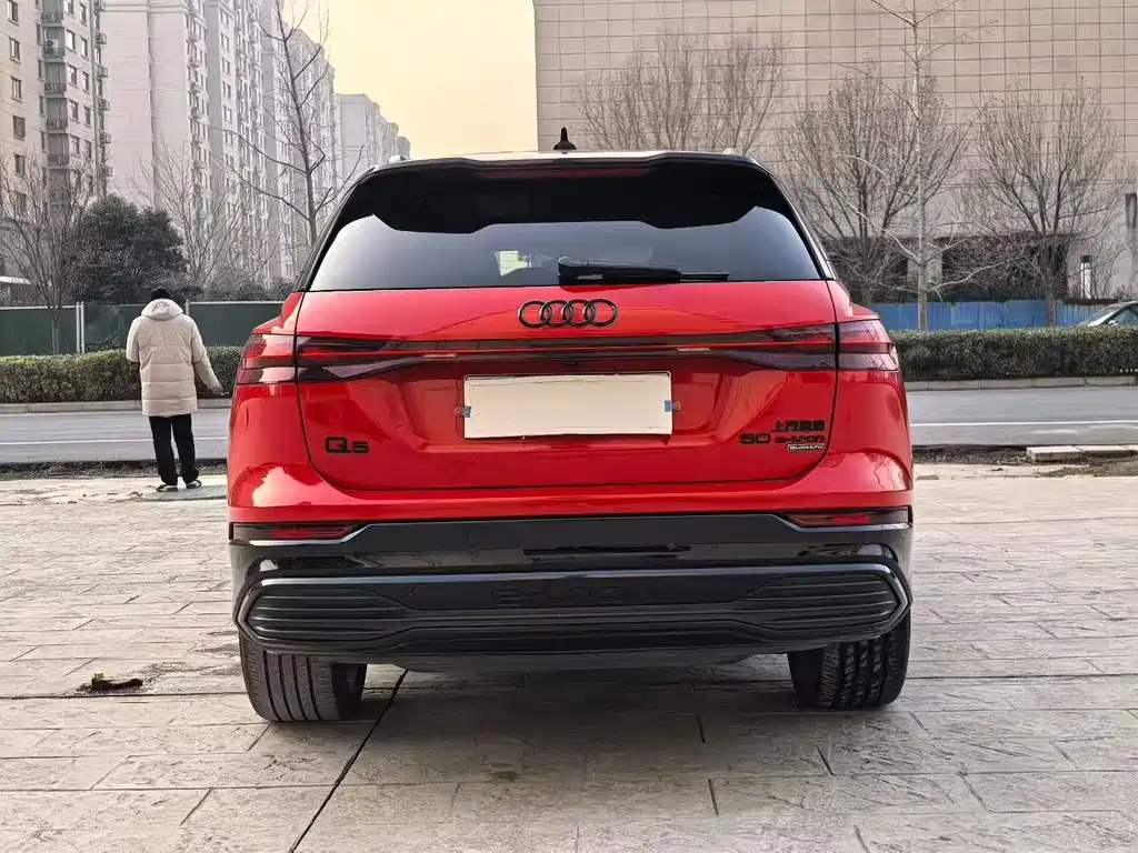 AUDI Q5 E TRON
