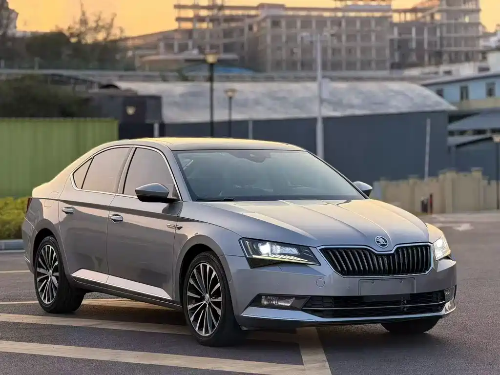 Skoda Superb — миниатюра 3