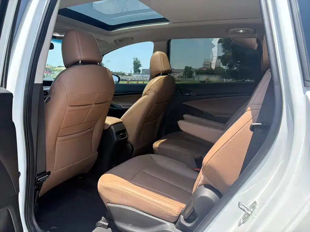 Buick GL6 2021 323T Elite
