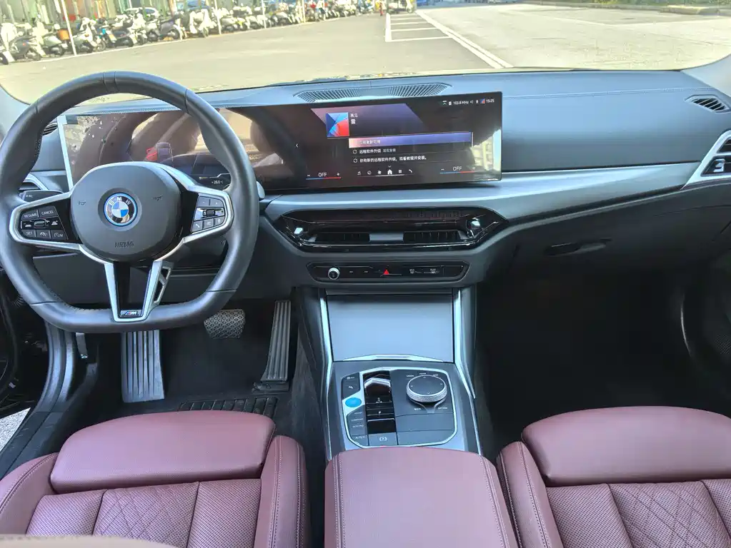 BMW i3 2025 eDrive 35 L