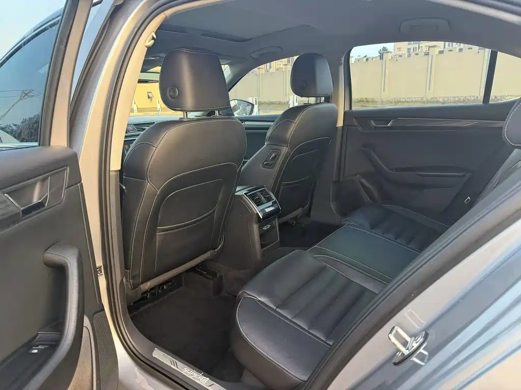 Skoda Superb — миниатюра 6