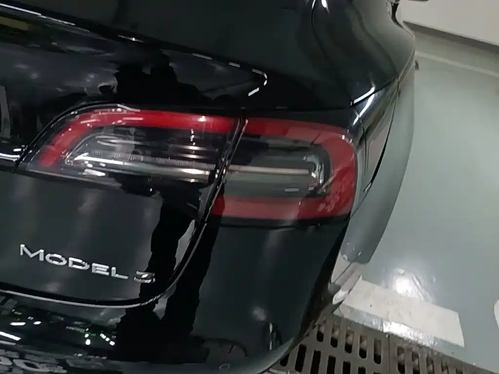 Tesla Model 3 — миниатюра 8