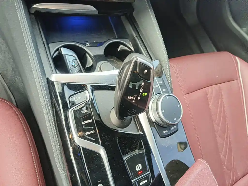 BMW 5 Series — миниатюра 19