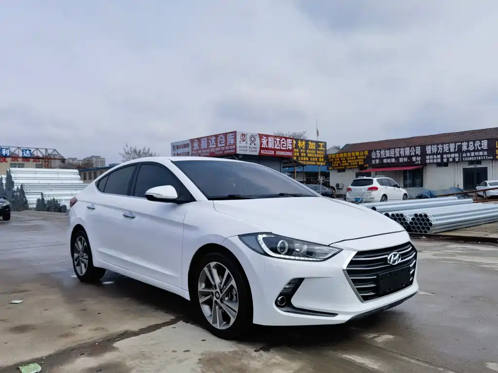 Hyundai Elantra - фото 3