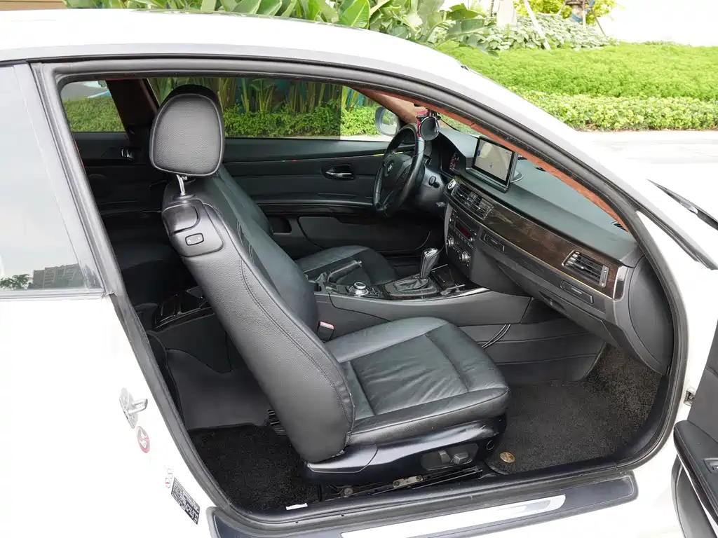 BMW 3 Series (Import) 320i 2-door Coupe, фото 6