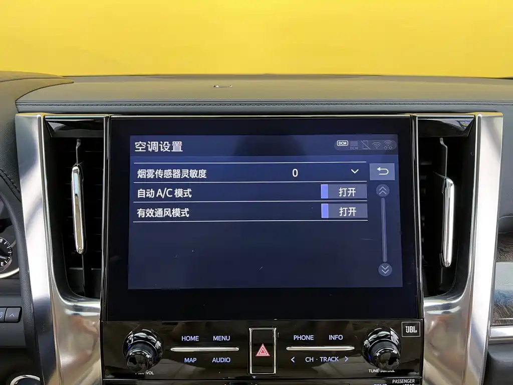 Toyota Alphard — миниатюра 17