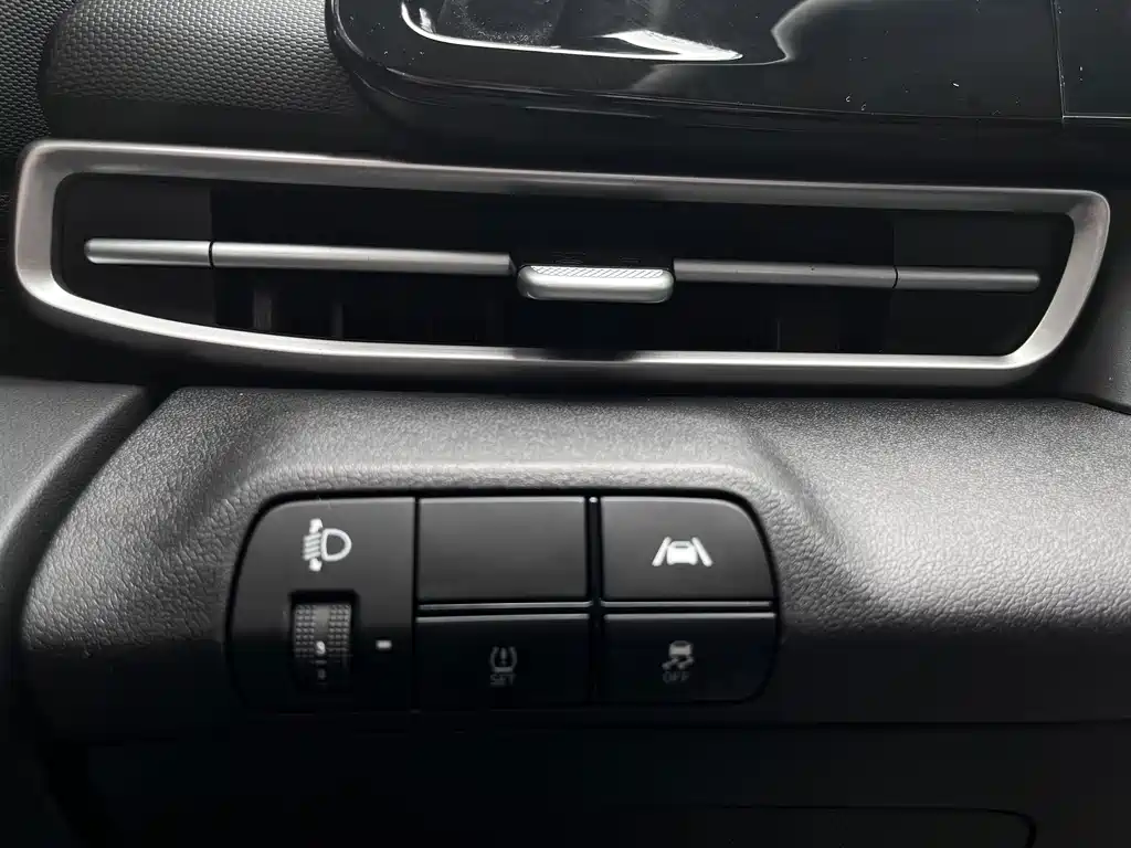 Hyundai Elantra — миниатюра 18