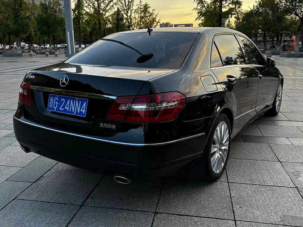 Mercedes-Benz E-Class — миниатюра 6