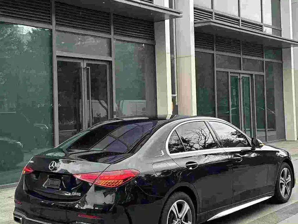 Mercedes-Benz C-Class — миниатюра 3