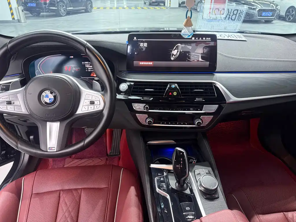 BMW 5 Series — миниатюра 4