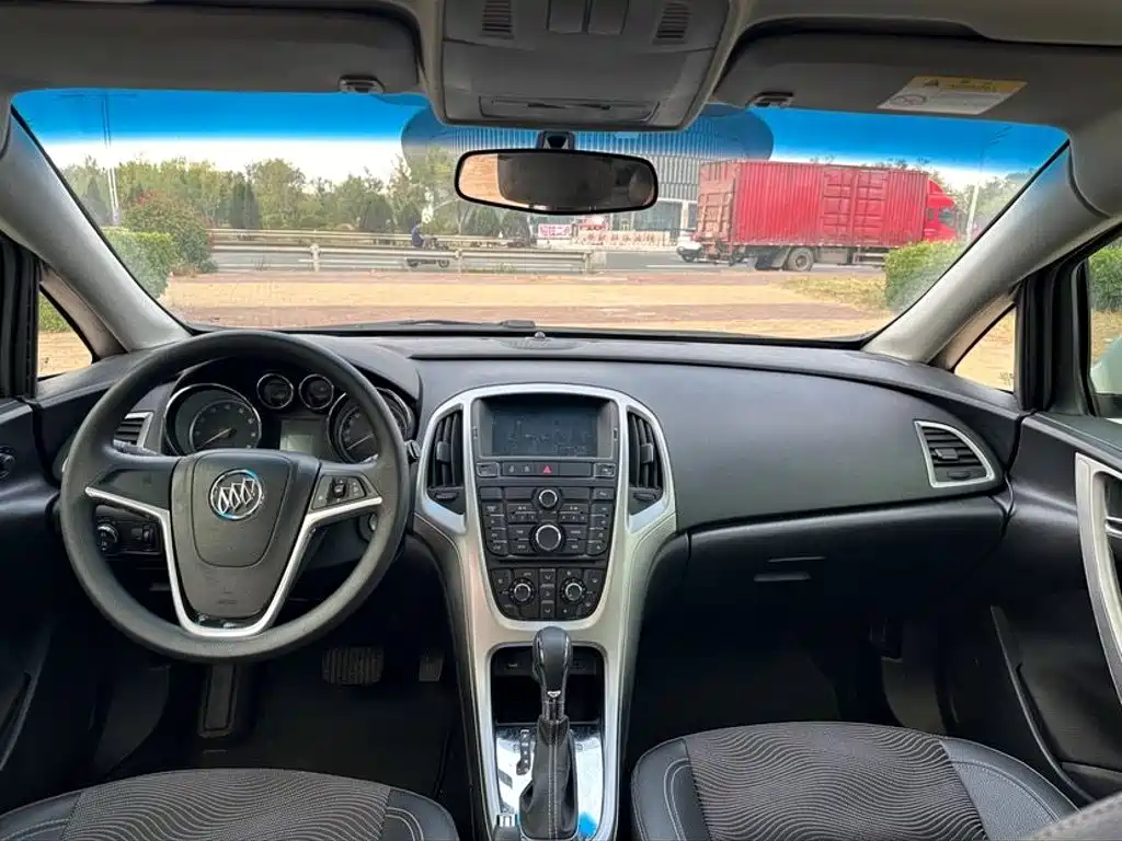 Buick Excelle — миниатюра 9