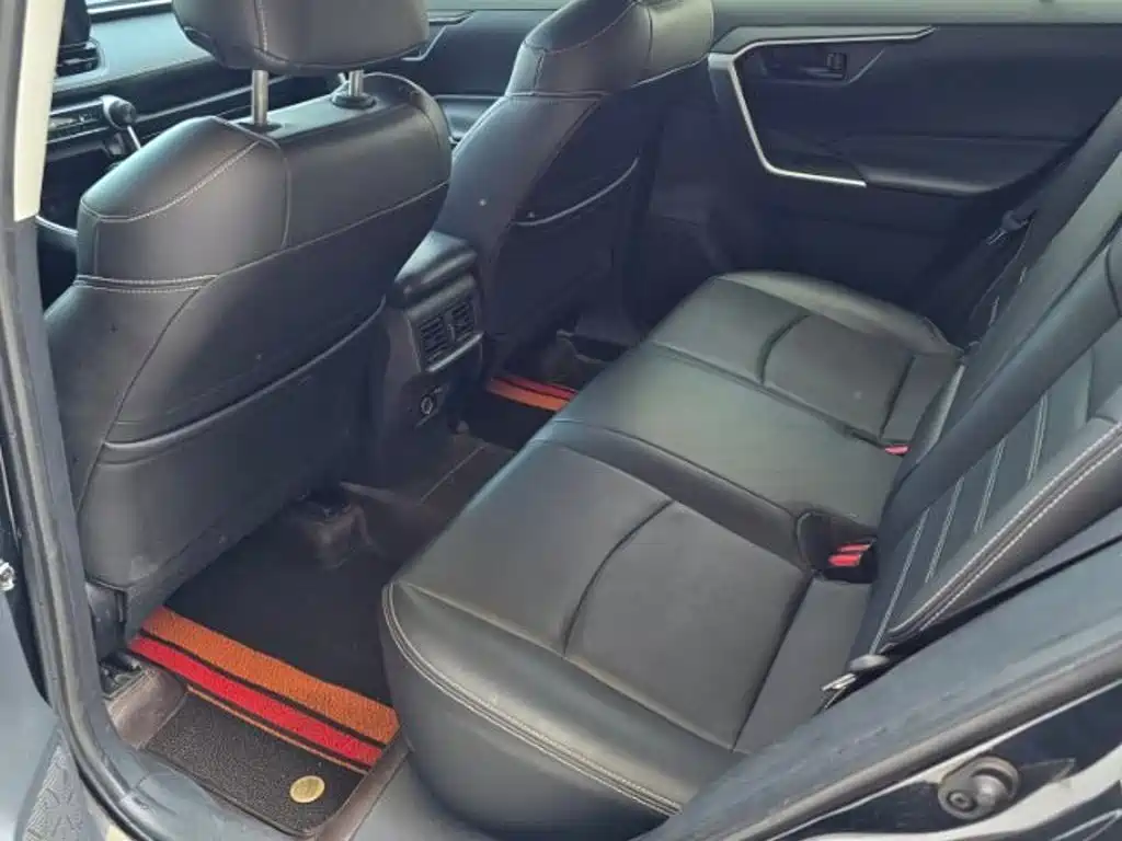 Toyota RAV4 — миниатюра 6