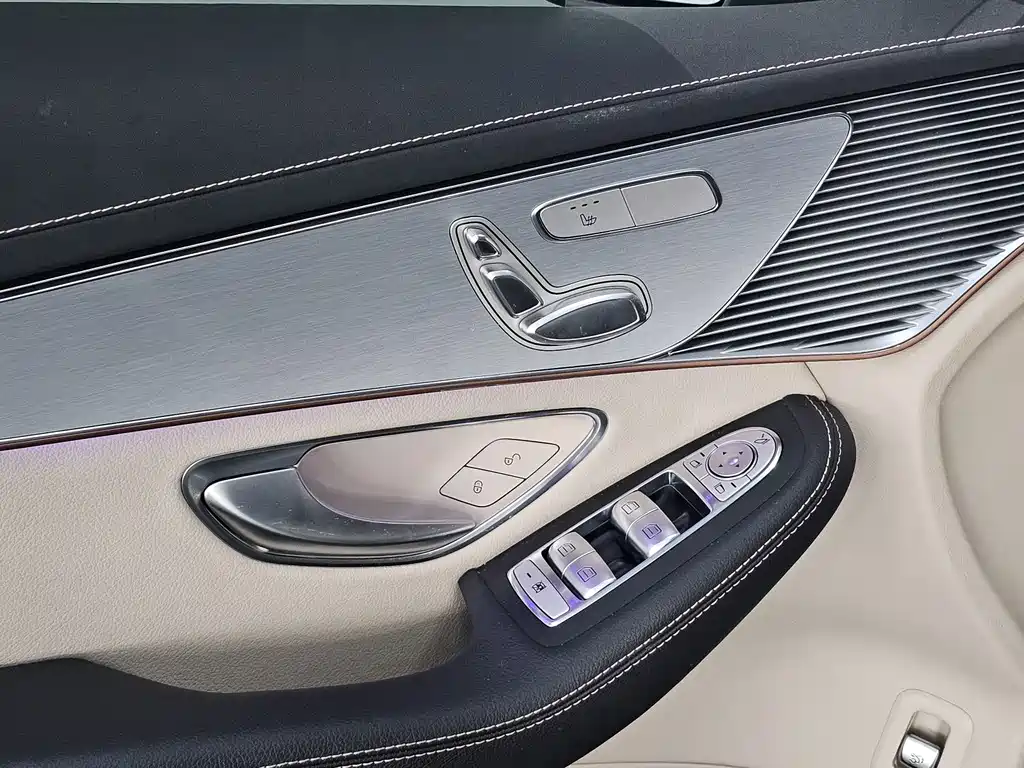 Mercedes-Benz EQC — миниатюра 9