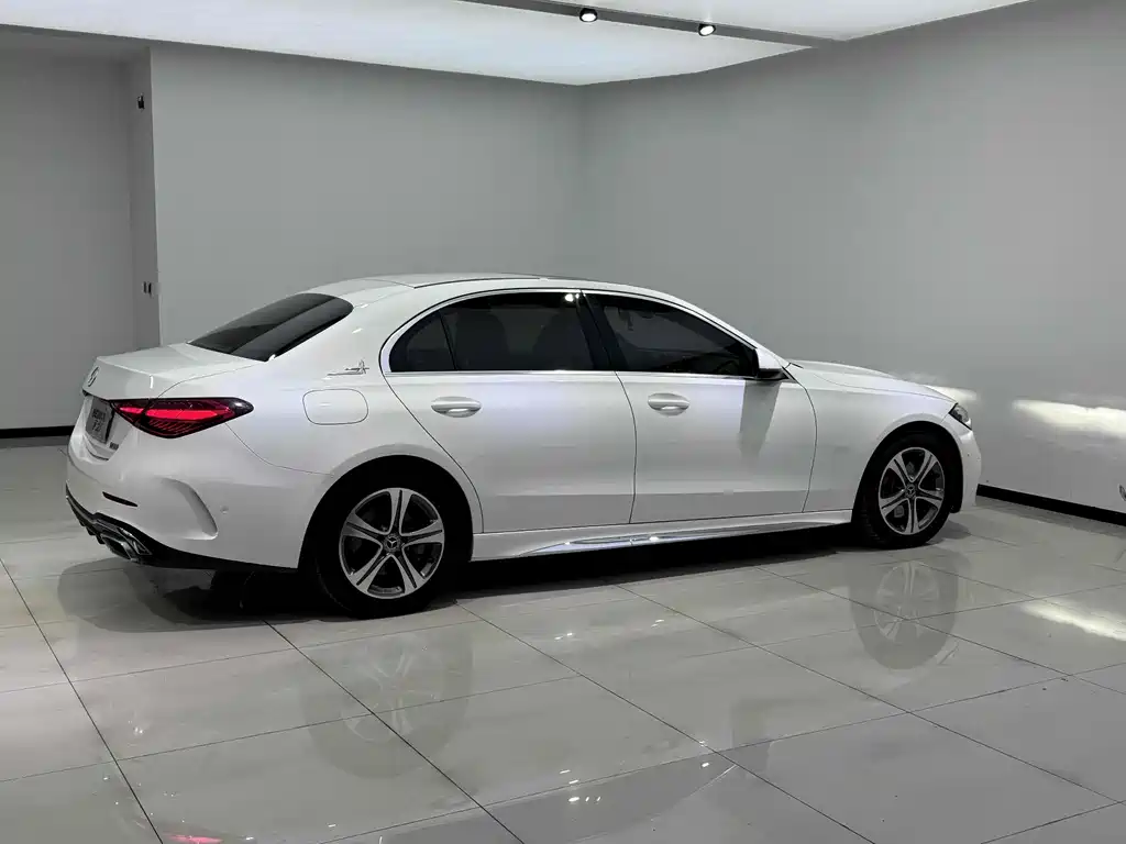 Mercedes-Benz C-Class — миниатюра 12