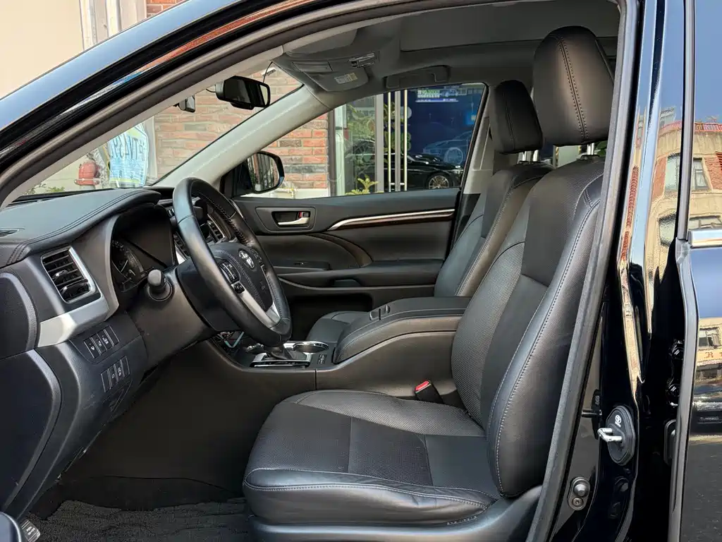 Toyota Highlander 2015 2.0T 7 мест
