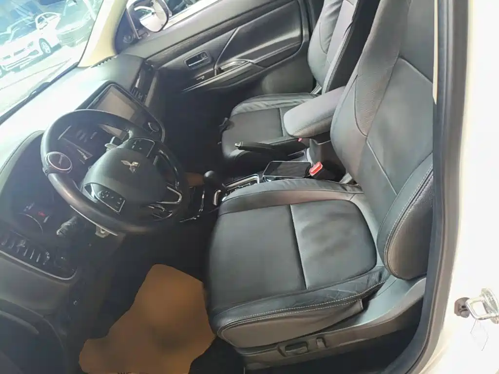 Mitsubishi Outlander — миниатюра 15