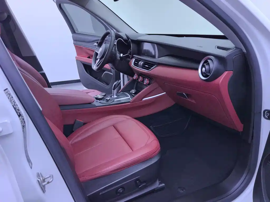 Alfa Romeo Stelvio — миниатюра 7