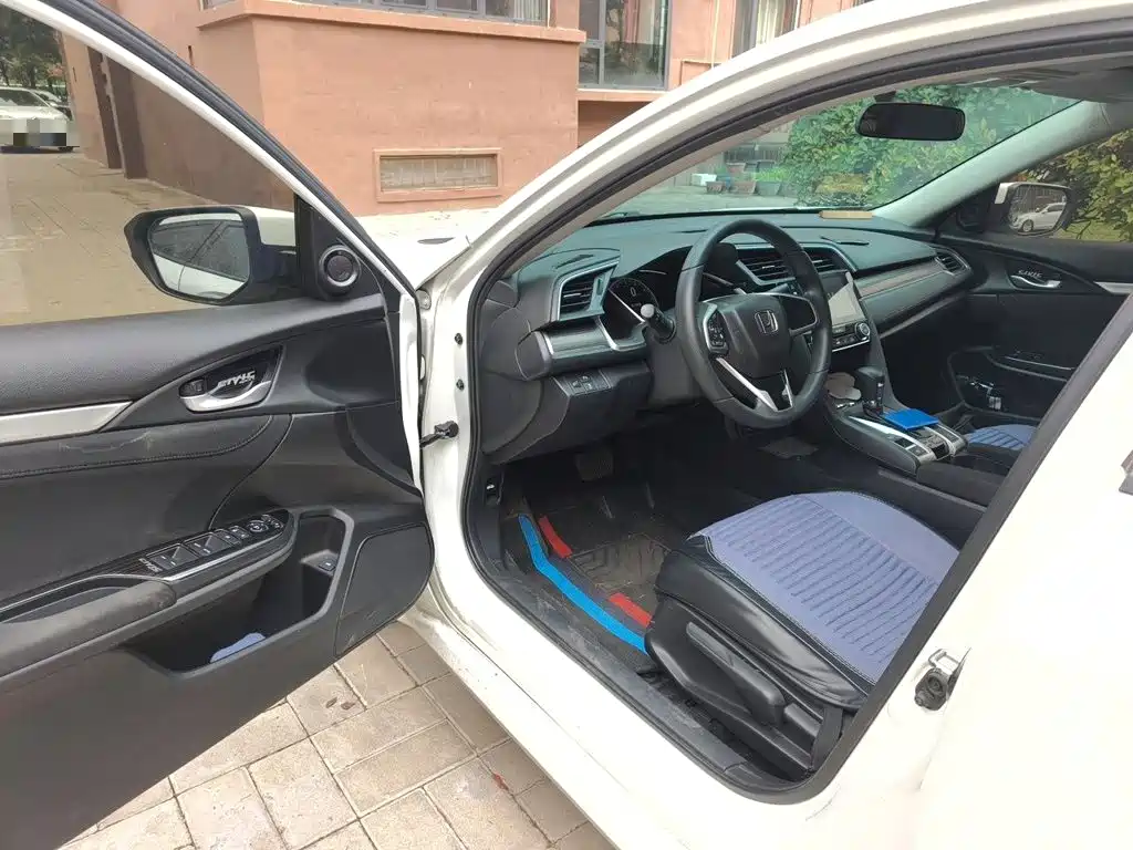 Honda Civic — миниатюра 12