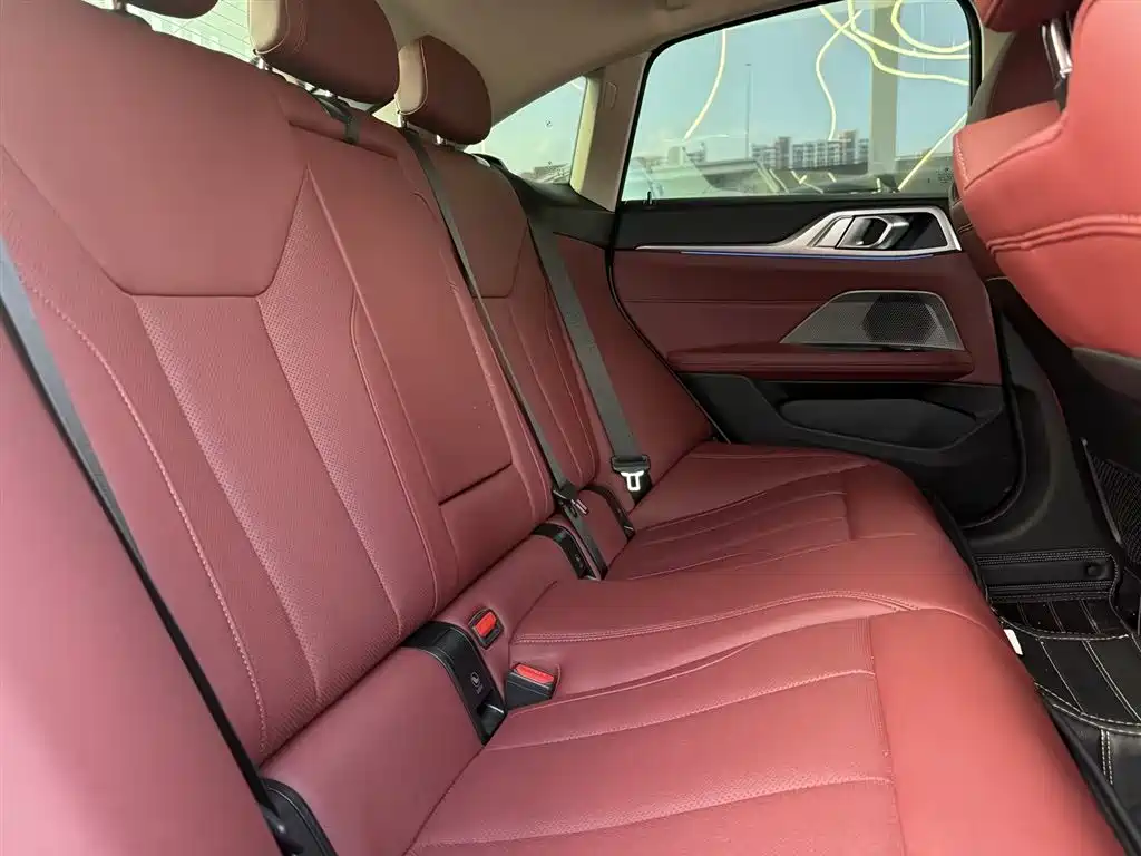 BMW i4 — миниатюра 13