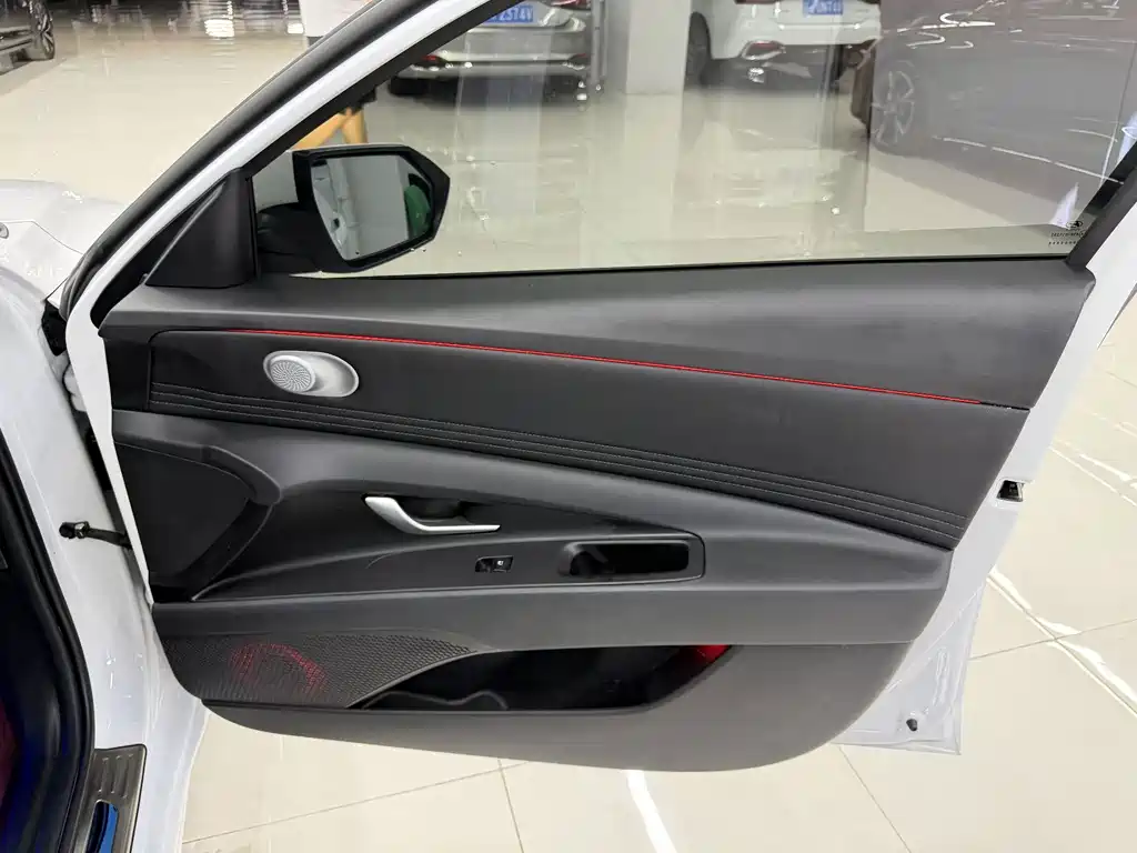 Hyundai Elantra — миниатюра 4