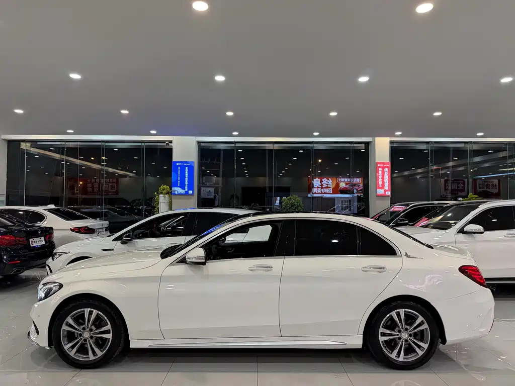 Mercedes-Benz C-Class — миниатюра 7