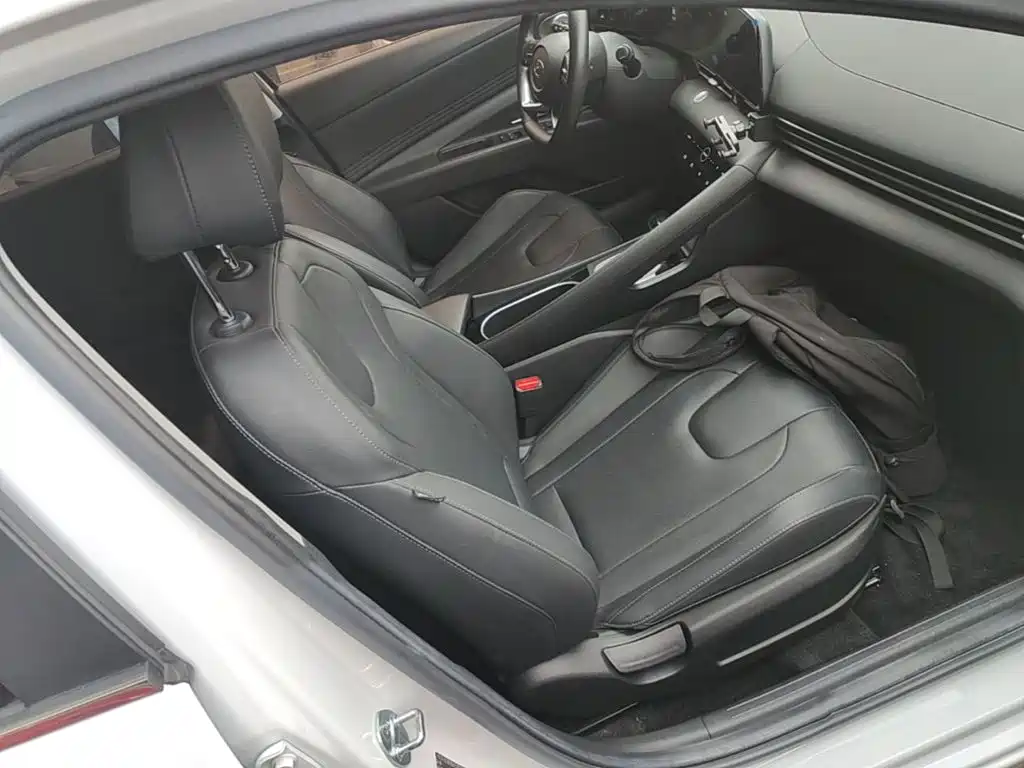 Hyundai Elantra — миниатюра 25