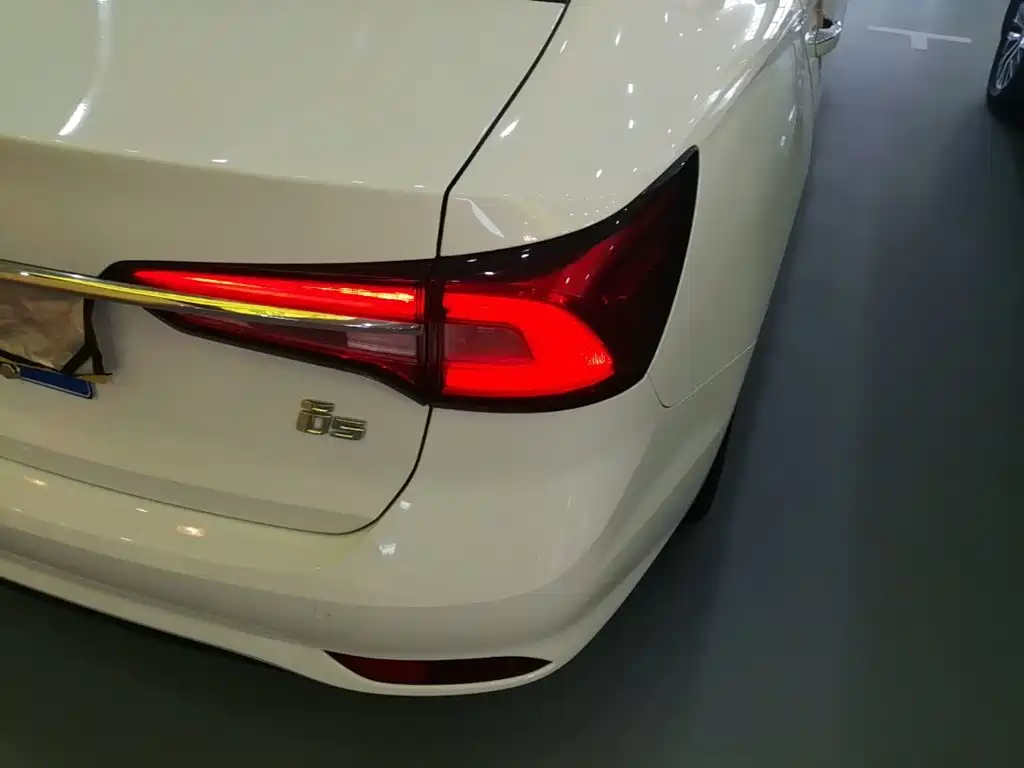 Roewe i5 — миниатюра 8