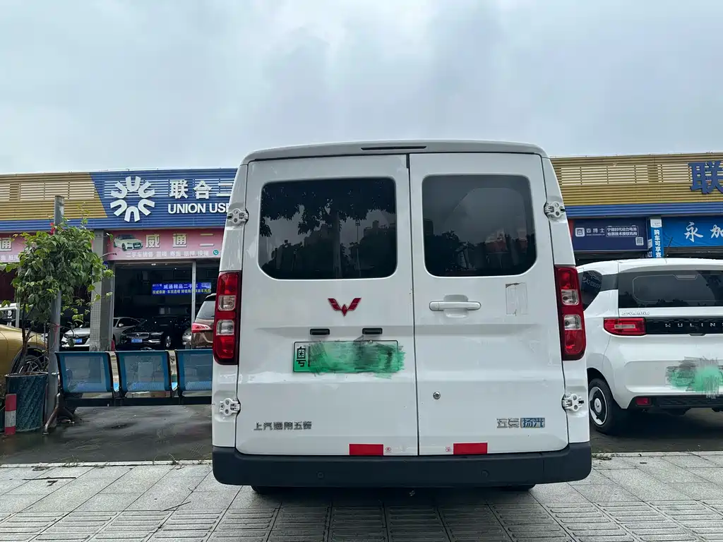 Wuling Yangguang — миниатюра 4