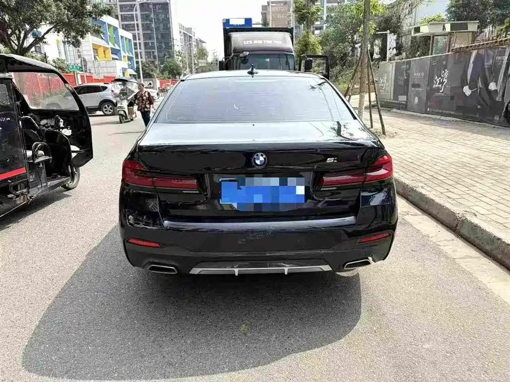 BMW 5 Series — миниатюра 3