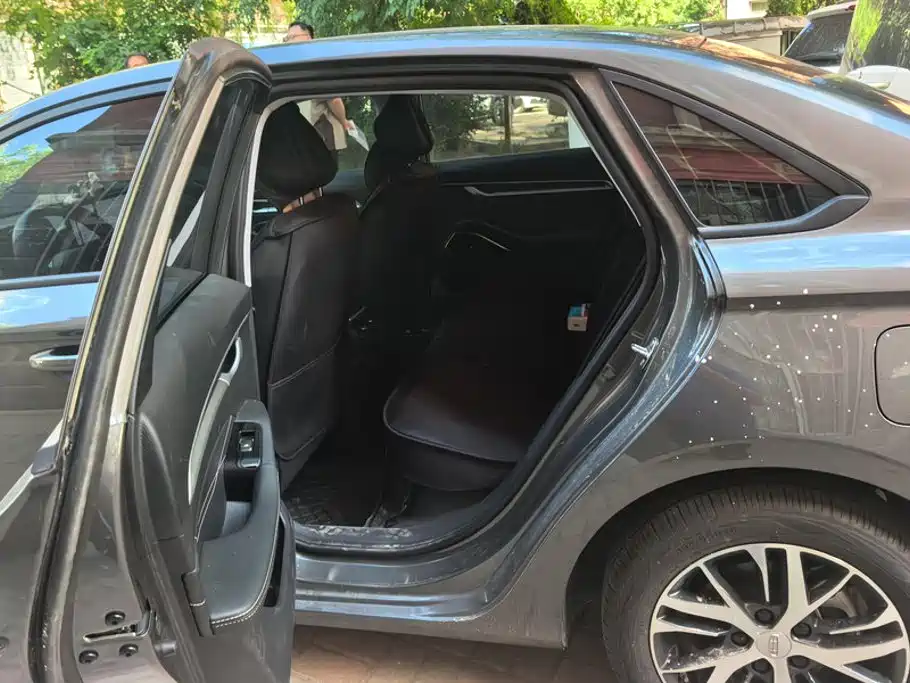Geely Emgrand — миниатюра 11