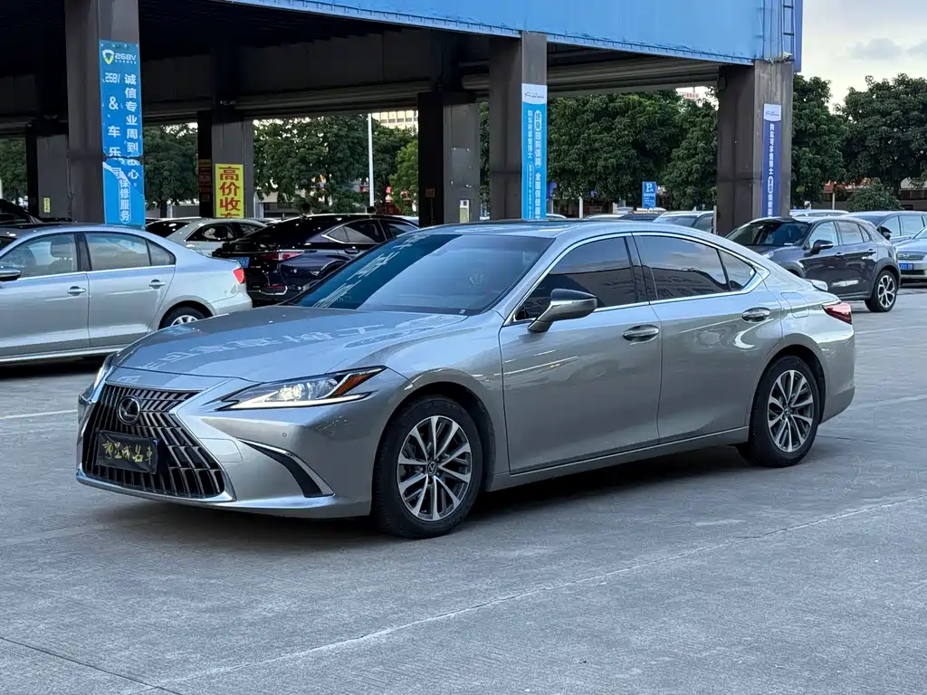LEXUS  ES
