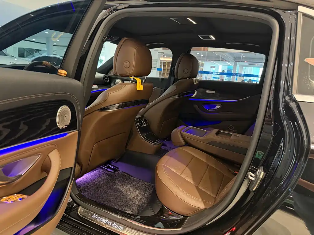 Mercedes-Benz E-Class — миниатюра 9