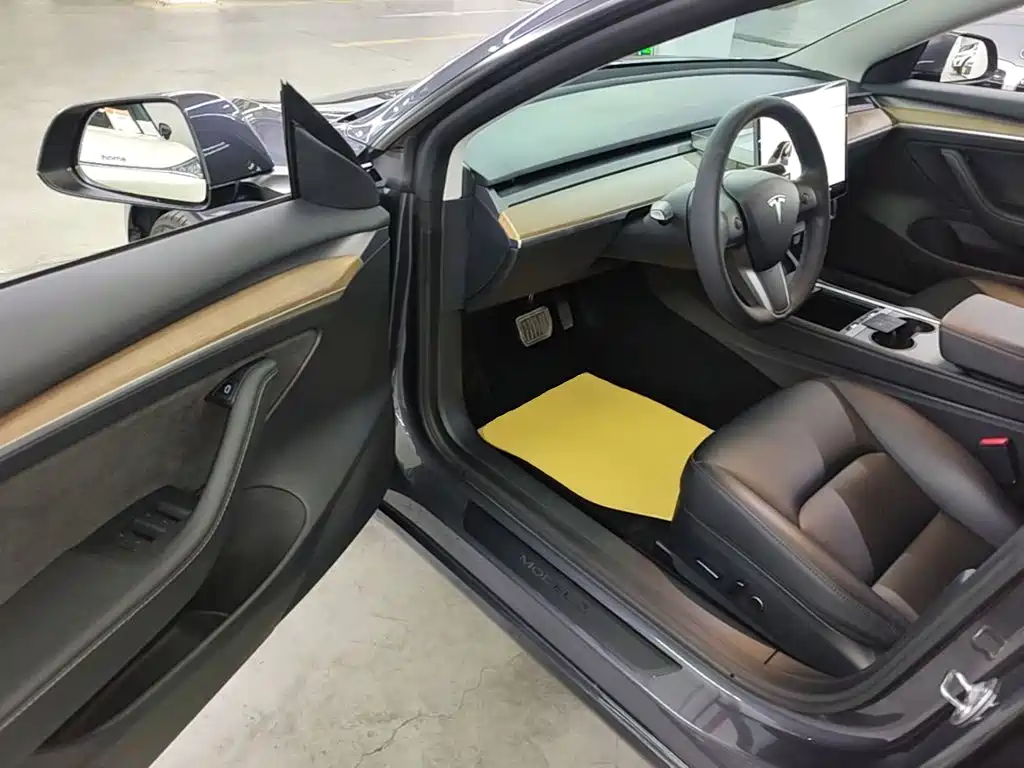 Tesla Model 3 — миниатюра 16