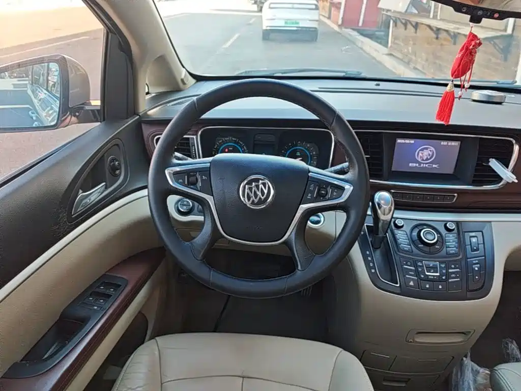 Buick GL8 — миниатюра 11