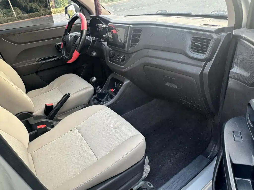 Wuling Hongguang V — миниатюра 6
