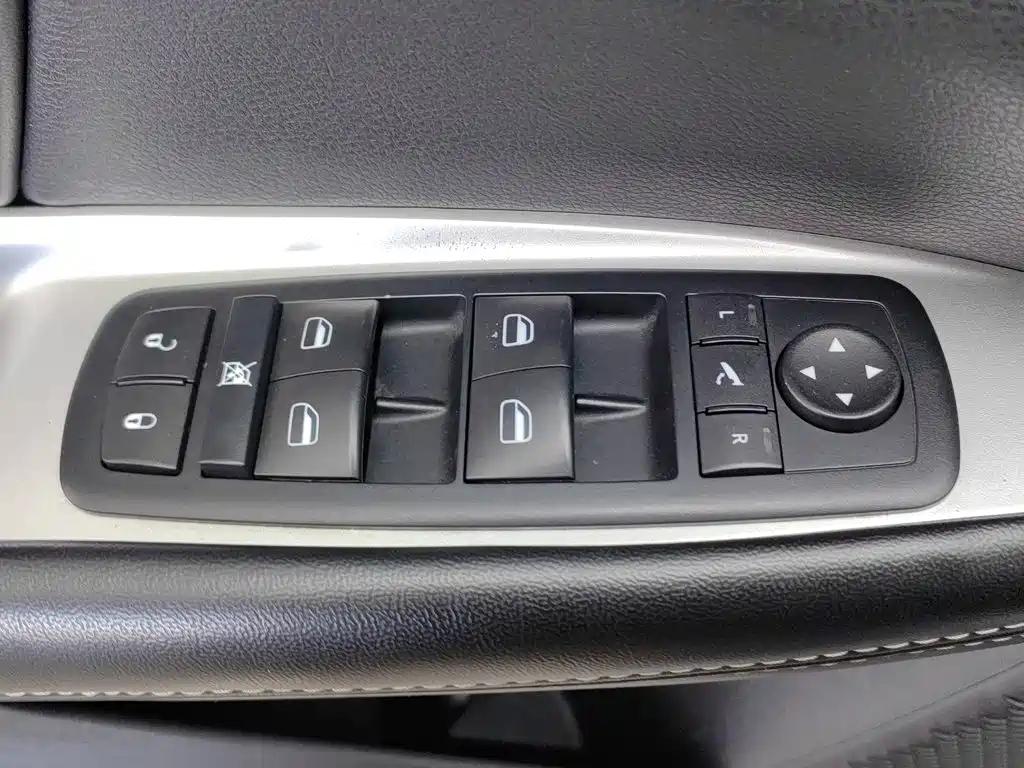 Dodge Journey — миниатюра 9