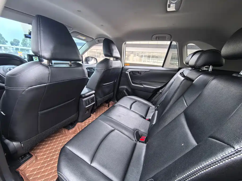 Toyota RAV4 — миниатюра 8