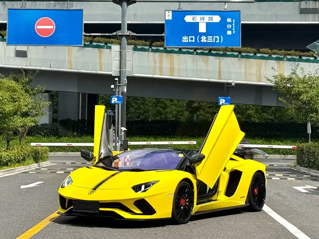 Lamborghini Aventador — миниатюра 3